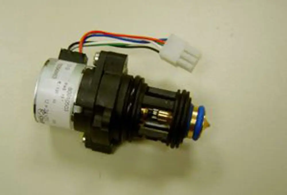 Dreiwegeventil von Remeha, das zur Temperierung von Heizsystemen dient, mit Elektroanschluss und sichtbaren Komponenten zur Wasserleitung.